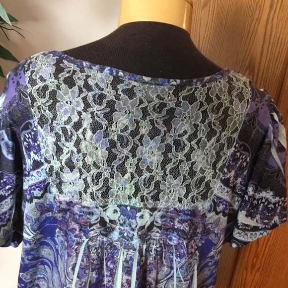 ROZ & Ali 1X keyhole tie front with cape sleeves floral lace detail in b… - Picture 2 of 14